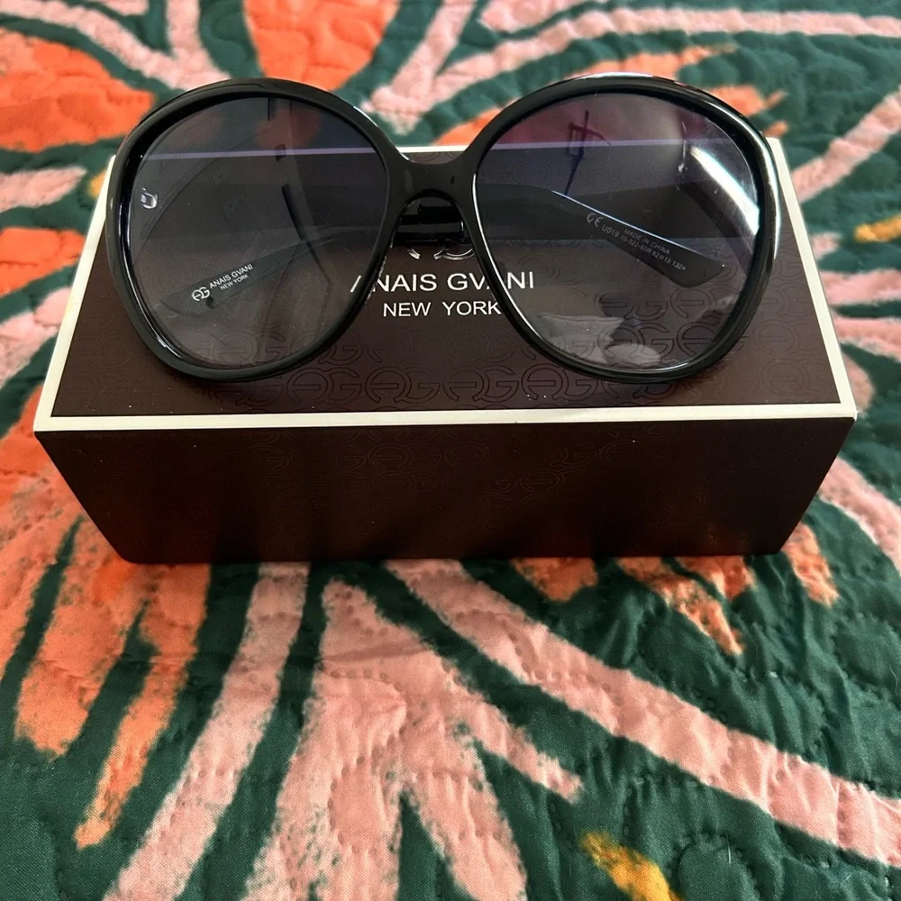 Anais Gvani Black Oversized Sunglasses with Gradient Lenses